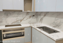 Bếp Ốp Đá Nung kết Trắng Vân Vàng